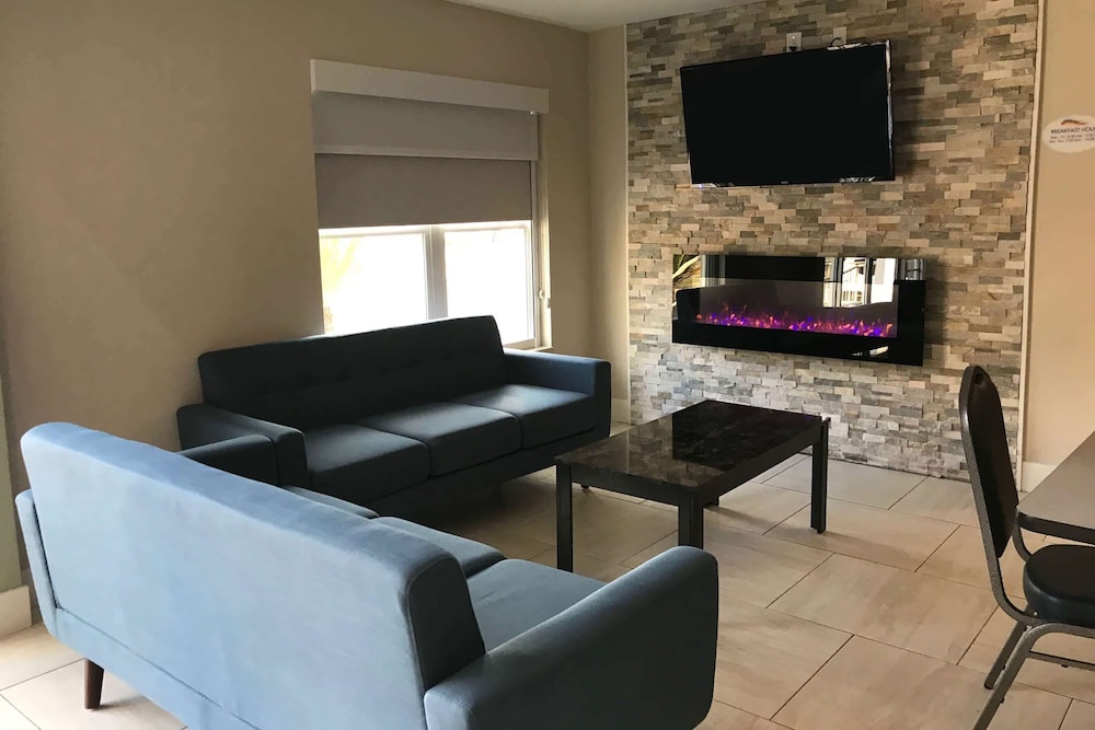 Baymont by Wyndham Lake Park Valdosta I-75 view 4