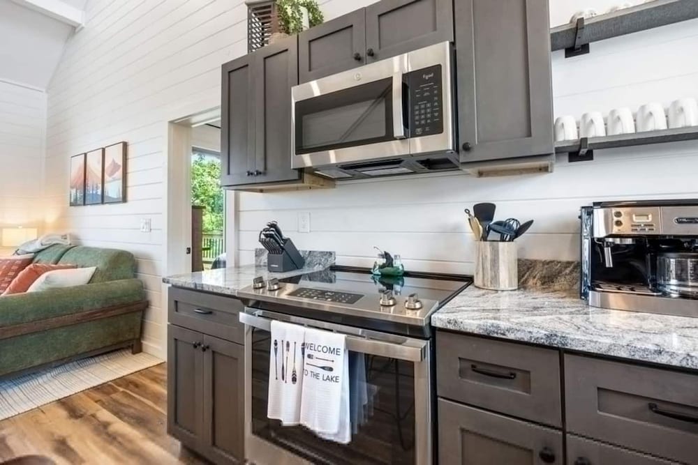 Luxury Cabin Lake Views EV Charger Game Room