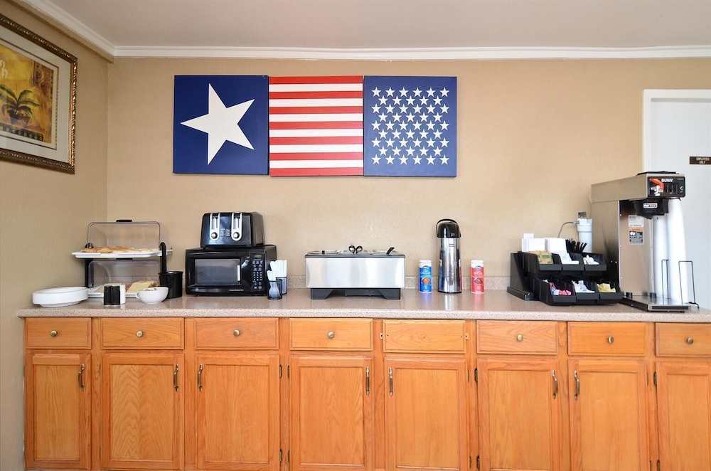Americas Best Value Inn Stephenville view 5