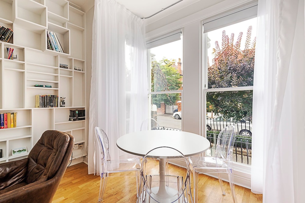 Charming Two-Bedroom Flat in West Hampstead
