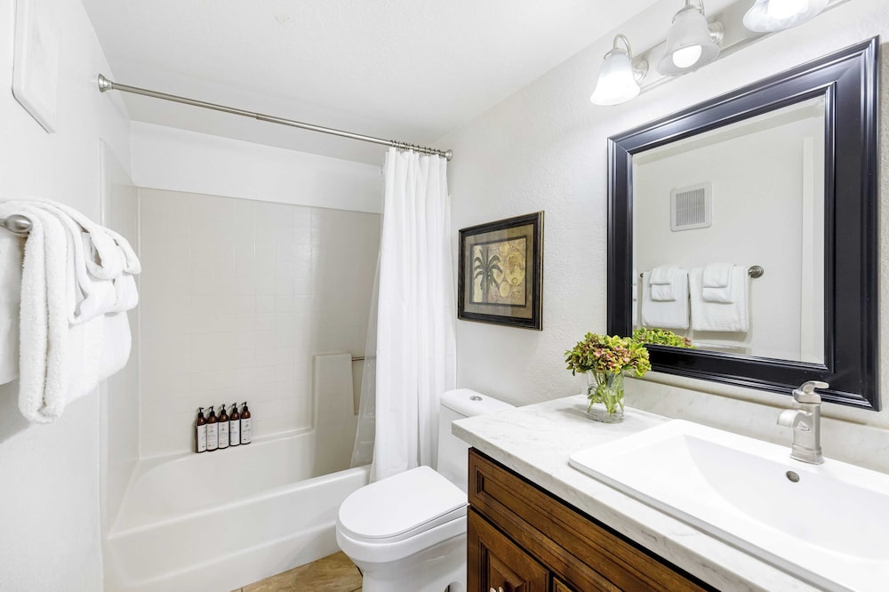 Coastal Retreat With Pool, Hot Tub, BBQ Patio & Minutes to Dana Point Harbor, Monarch Beach, Laguna Beach & Golf Courses Ritz Pointe Condo