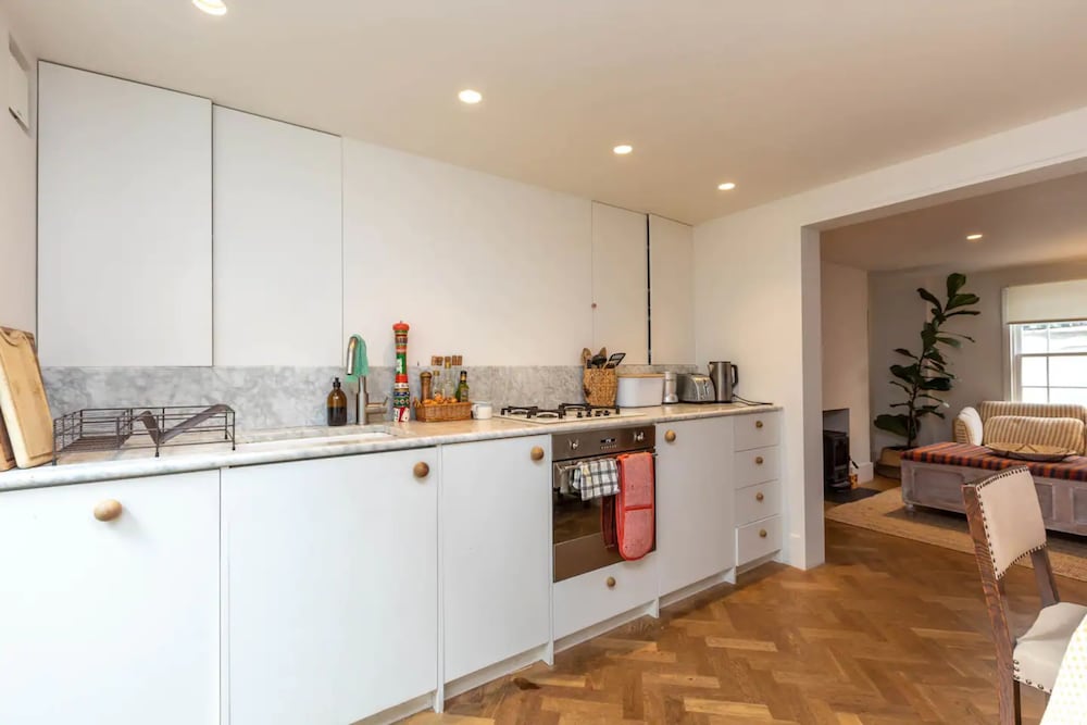 Beautiful 2 Bedroom Townhouse With Garden in Kentish Town