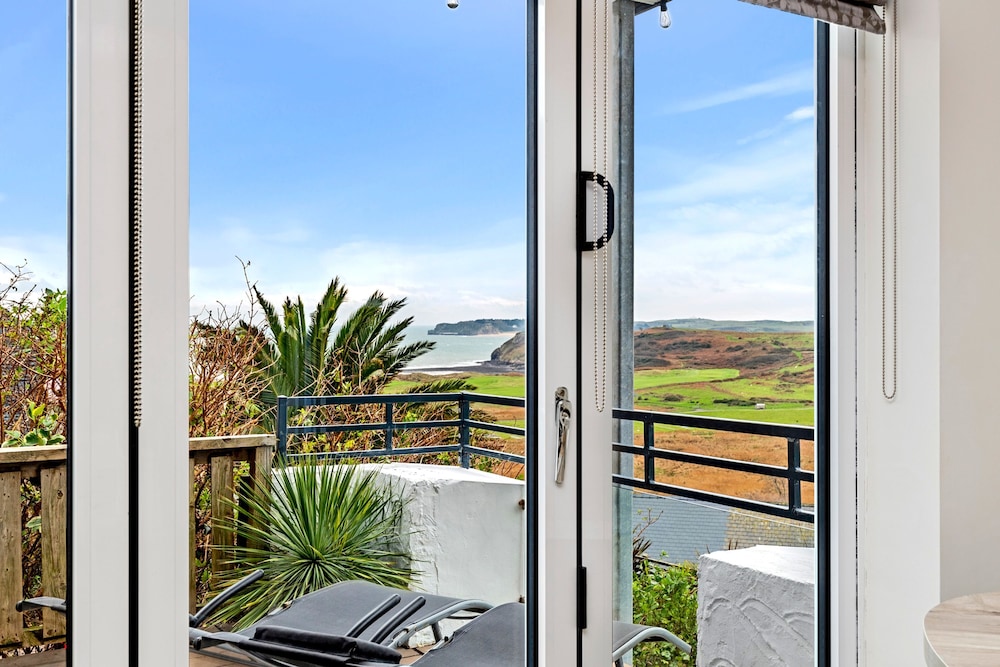 Blue Horizon - Spectacular Coastal Views