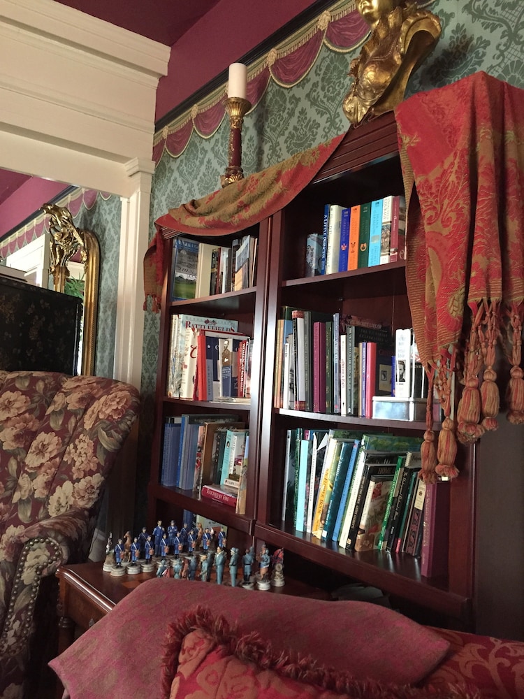 Galena Vacations - Annie Wiggins Guest House - Property Image 3