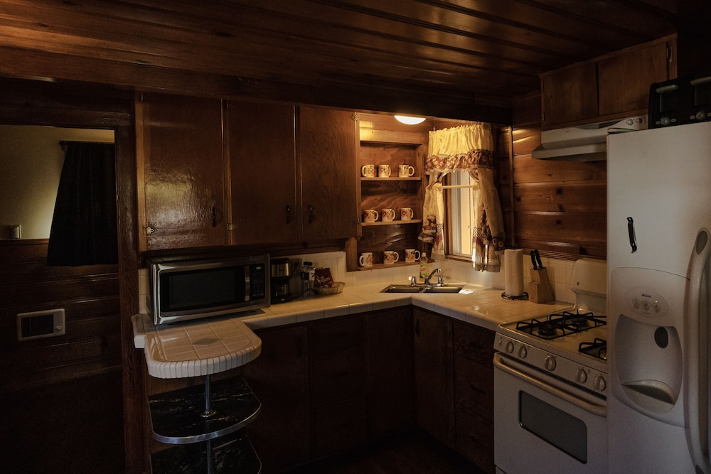 Embers Lodge and Cabins