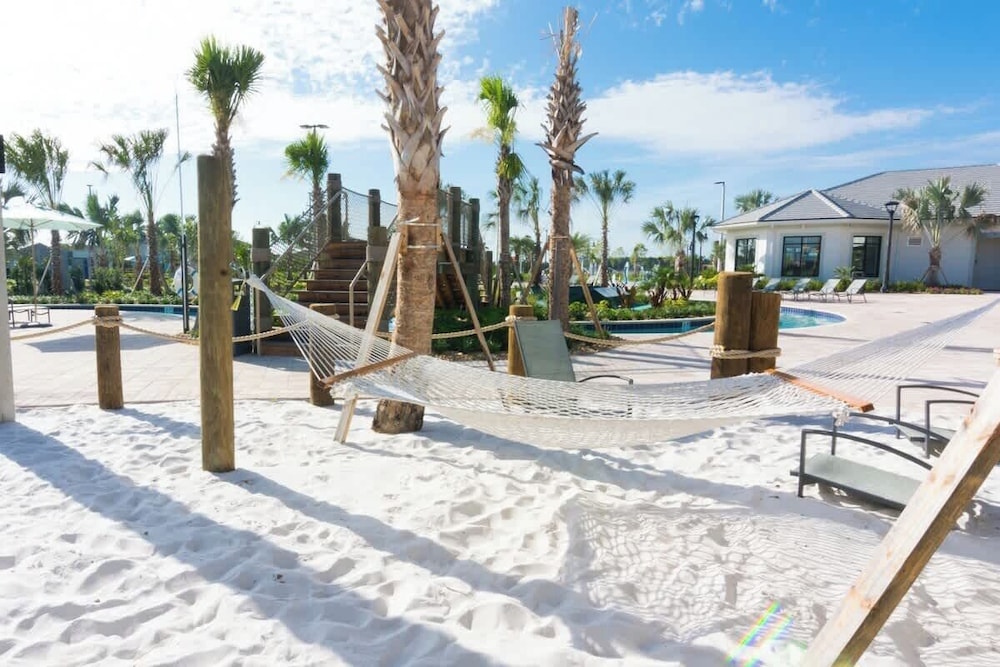 Themed 7bedroom and Pool 18 Guests