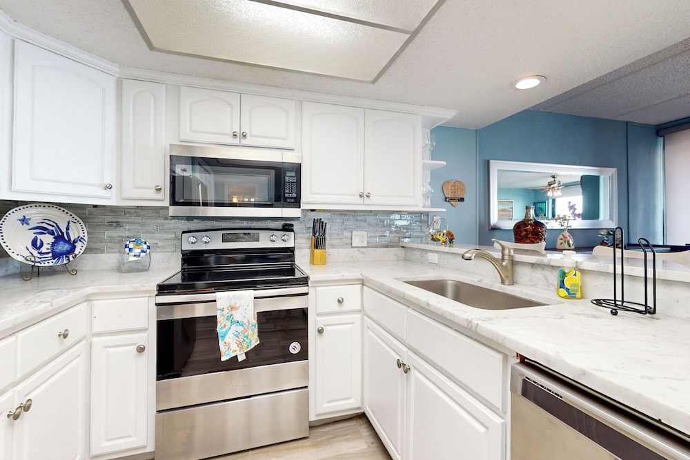 Beautifully Furnished Condo w/ Breathtaking Views