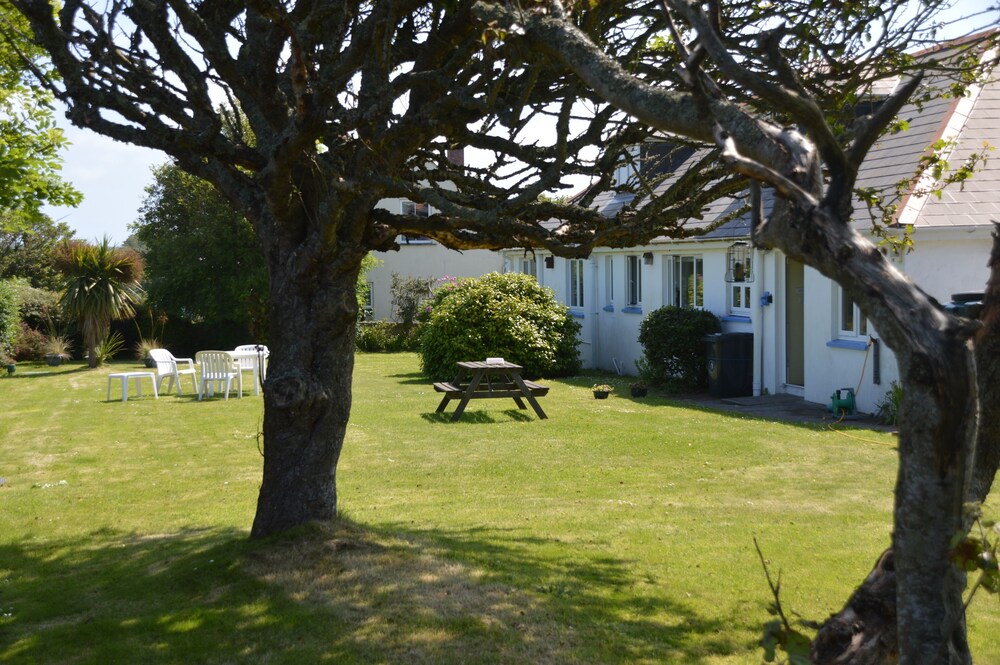 House - Sleeps 8, Close to Beach & Free Parking