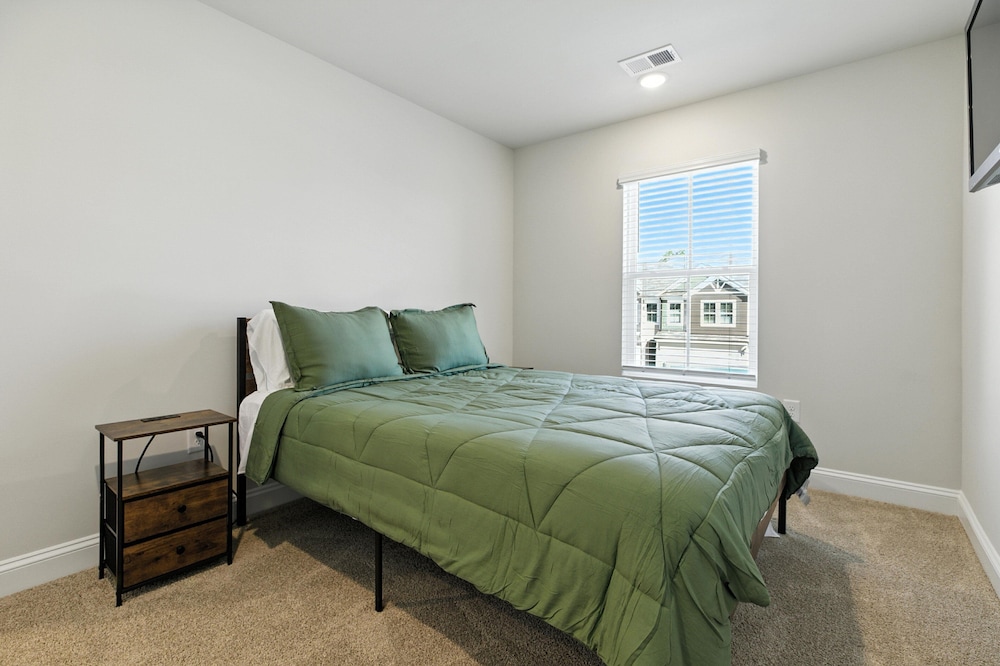 Charming Easley Retreat With Private Yard 3 Bedroom Townhouse