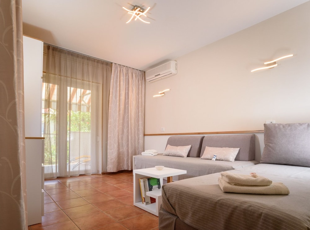Sunny Street Apartments 2