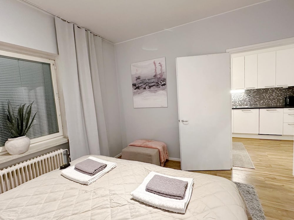 Bright & Cozy 2BR Home in Central Lahti