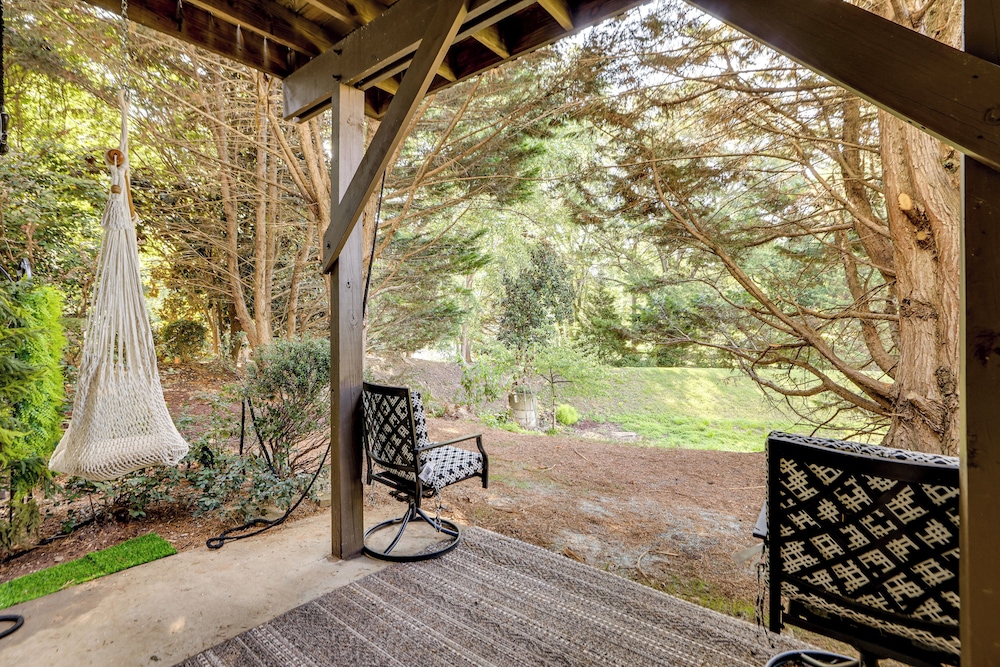 Playroom & Home Office: Family Retreat in Mauldin!