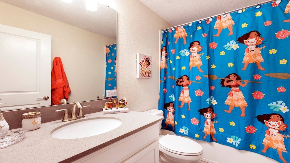 Enchanting Moana & Hogwarts Rooms Close to Parks