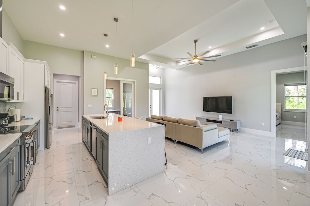 Pets Welcome - Home on 2.5 Acres in Naples!