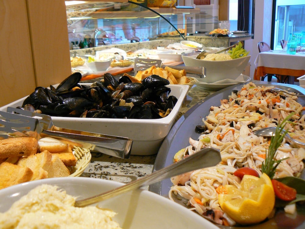Food & Beverage