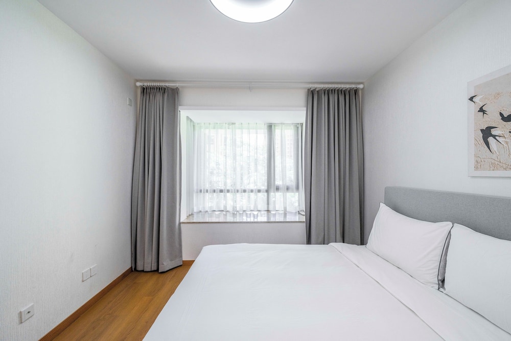 Tyms Morden 3BR 2BA APT Bella Vita