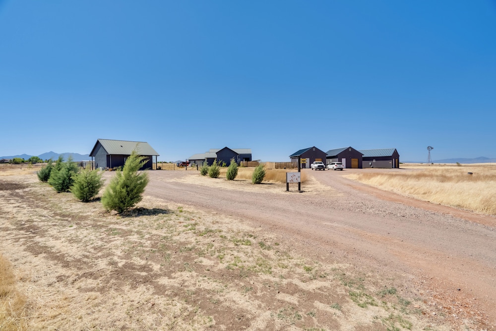 Walk to Wineries: Elgin Wine Country Retreat!