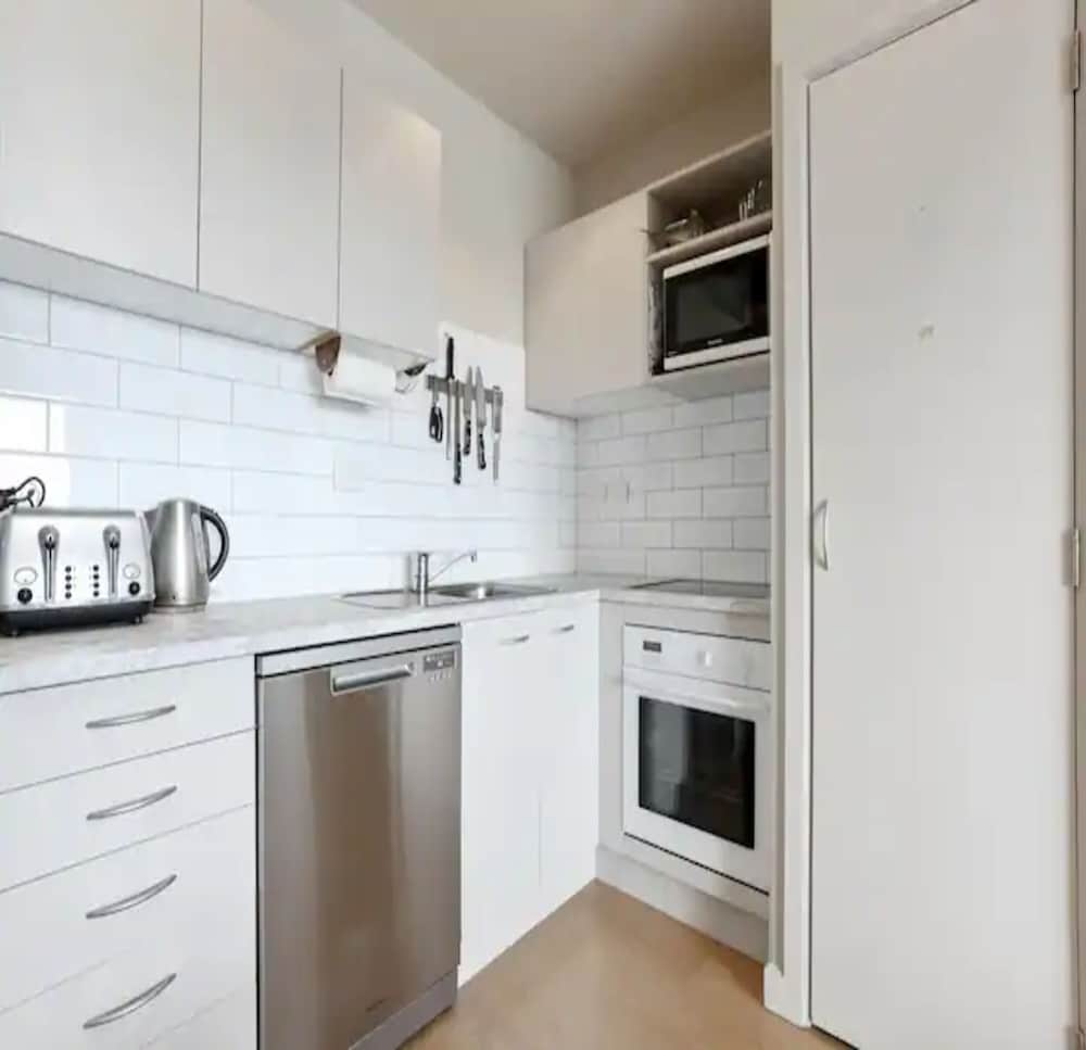 Central and stylish apartment view 4
