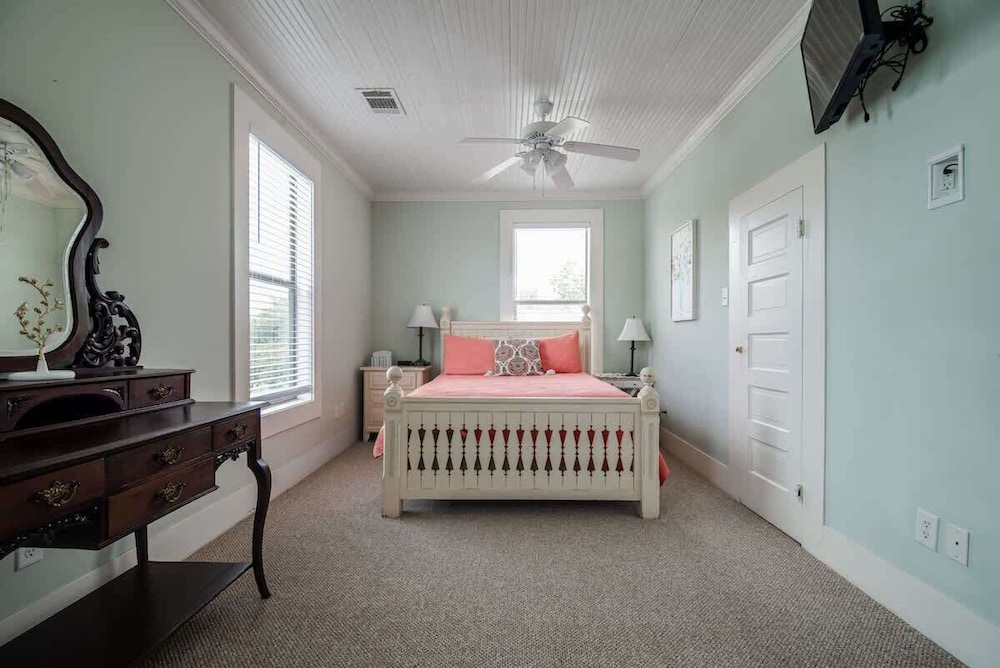 Prime Location-walk to Food, Bars and Wineries!