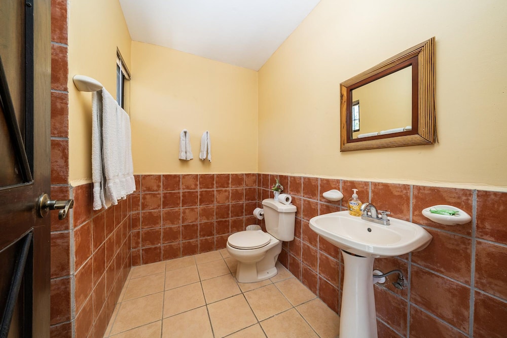 Freshly Updated 3BR With Pool Walk to the Beach Casa Luz de Luna