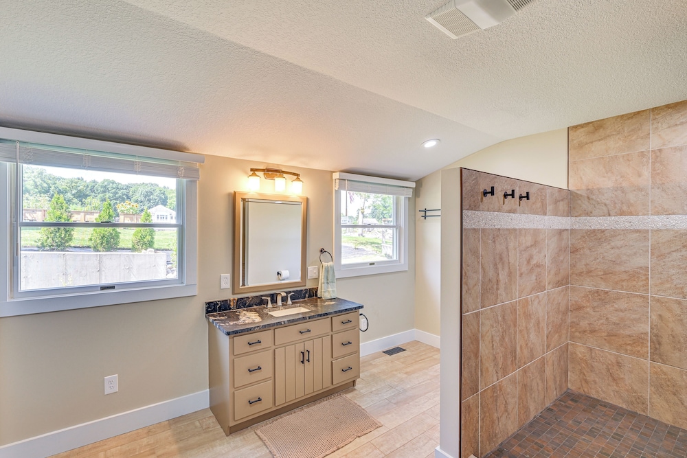 Private Indoor Hot Tub: Fish & Boat on Sylvan Lake