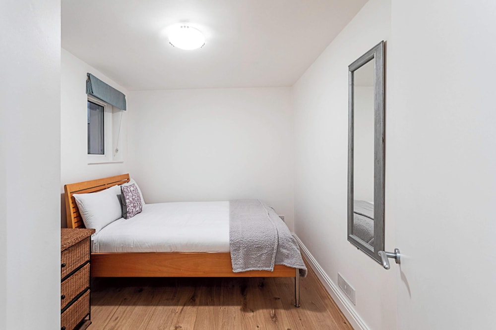 Richmond Hill Top Apartment
