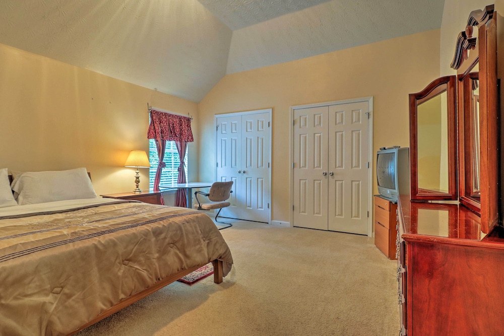Suburban Atlanta Vacation Home - 20 Mi to Downtown