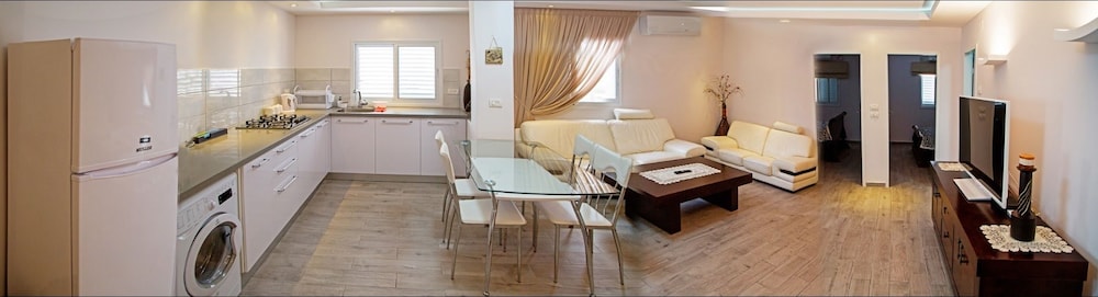 The Seasons Beach Apartment 2