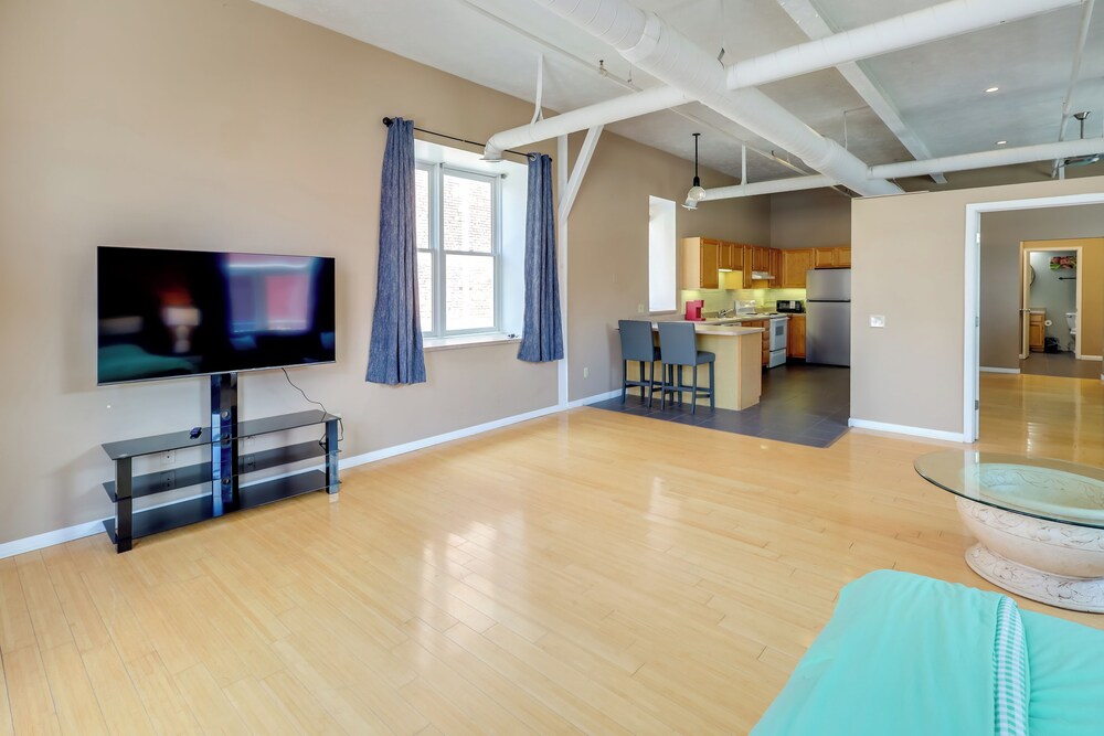 Prime Old Market Location: Walkable Omaha Condo!