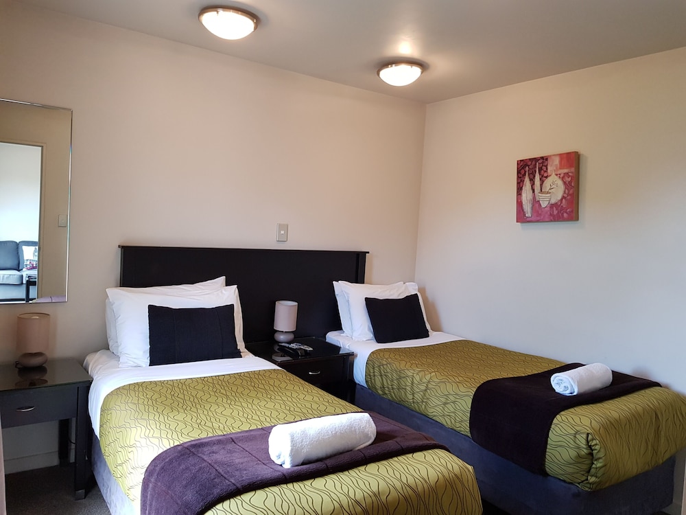 De Lago Motel Apartments