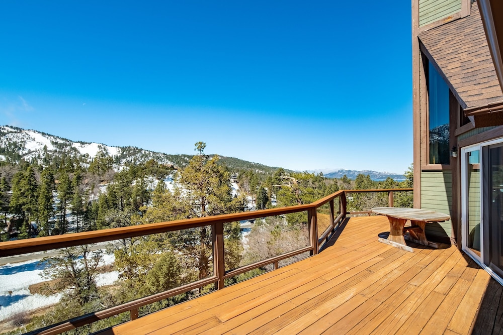 Endless View Lodge by Avantstay Incredible Views Close To Bear Mountain Ski Resort w Hot Tub