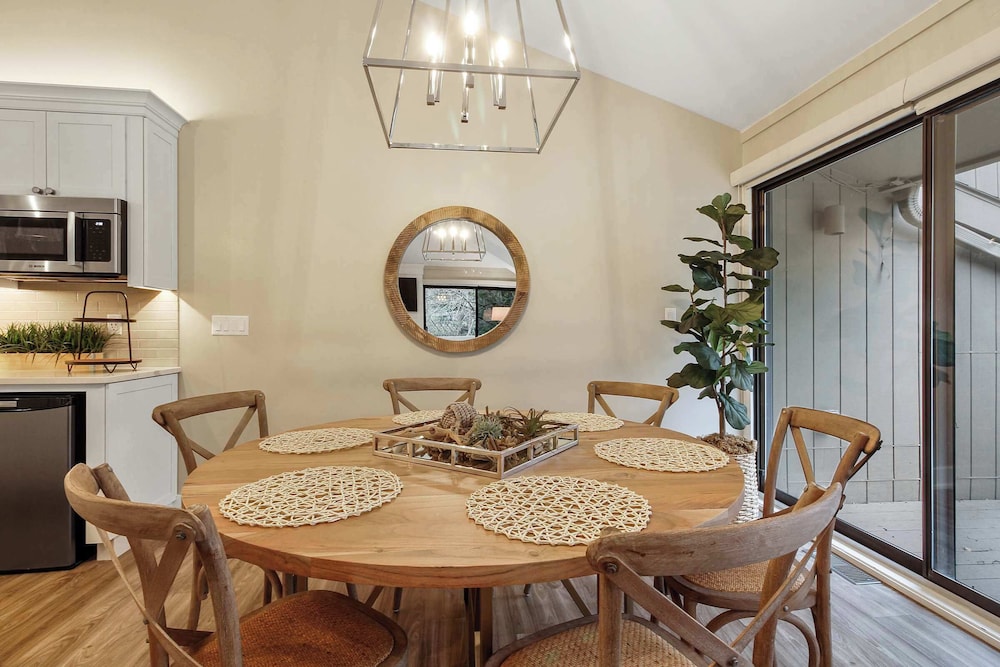 Abbey Springs - Private Community & Amenities!
