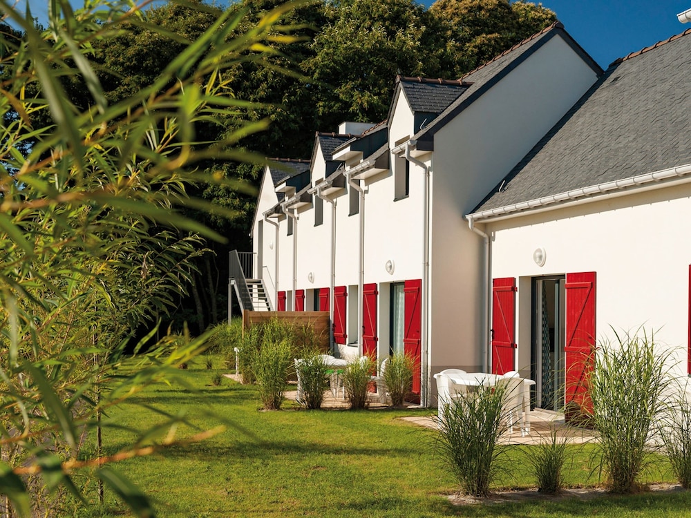 Comfortable Holiday Home Close to a Golf Course in Brittany view 2
