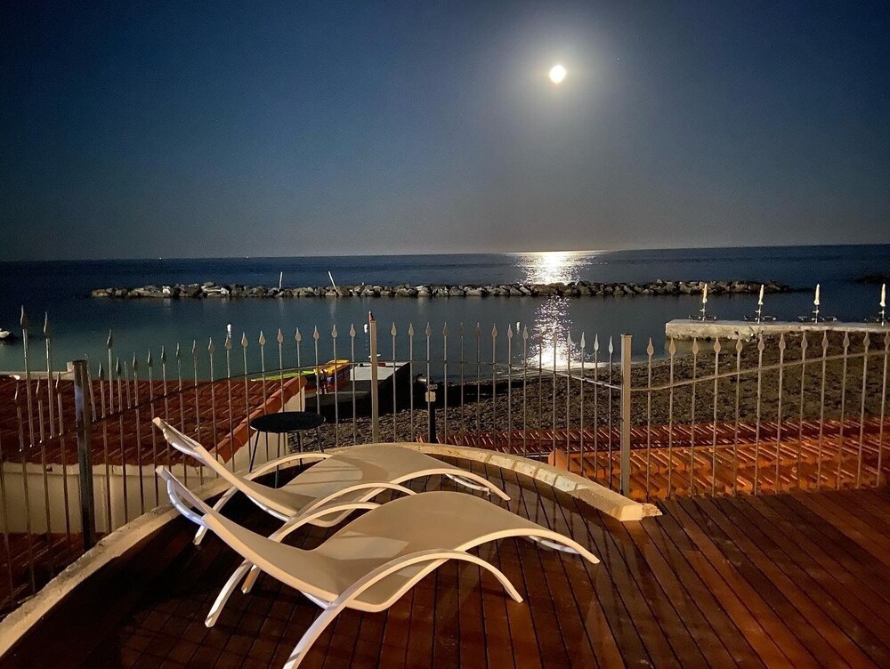 VILLA RITA SEA FROT VIEW