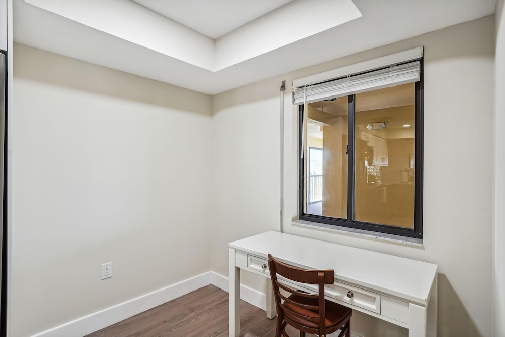 Land's End 4-404 Bay Front - Premier