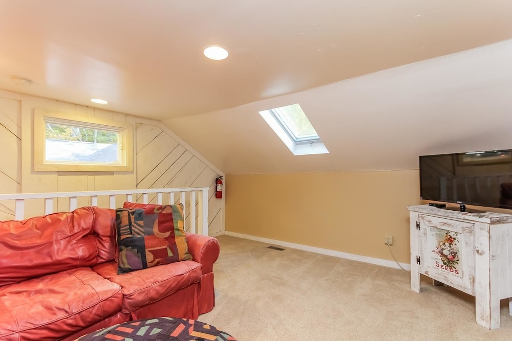 Hummingbird - One Bedroom Apartment, Sleeps 2