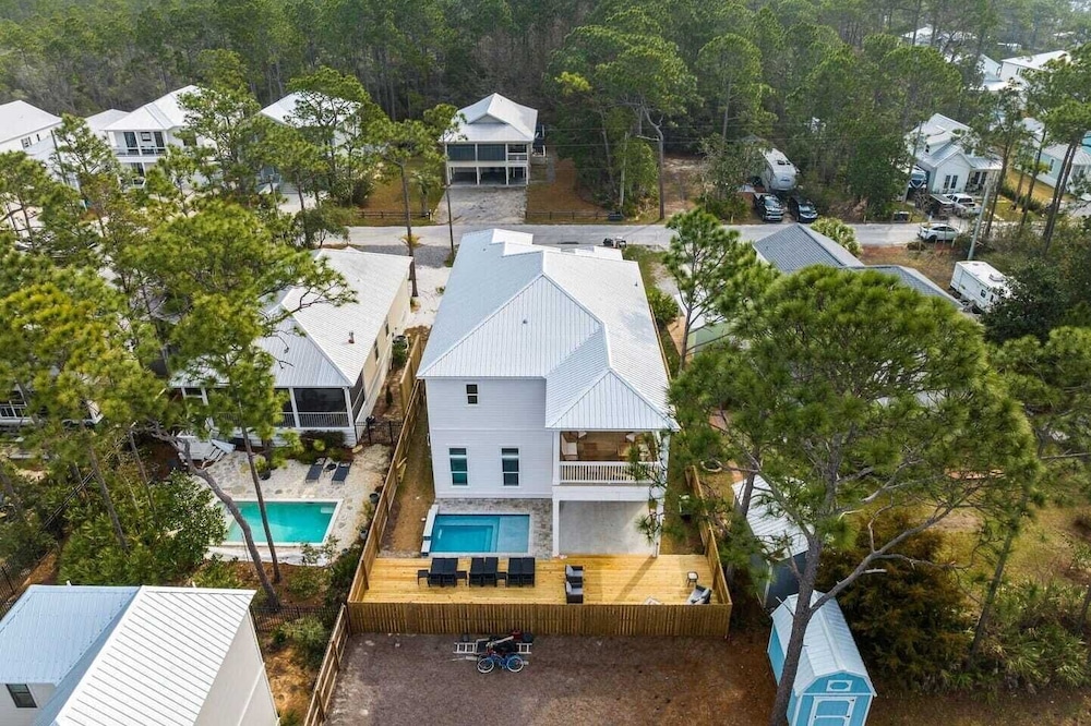 Sleeps 34! 2 Homes, Private Pools, Firepit, Golf Cart, Walk to Beach Seagrove San Juan by Avantstay
