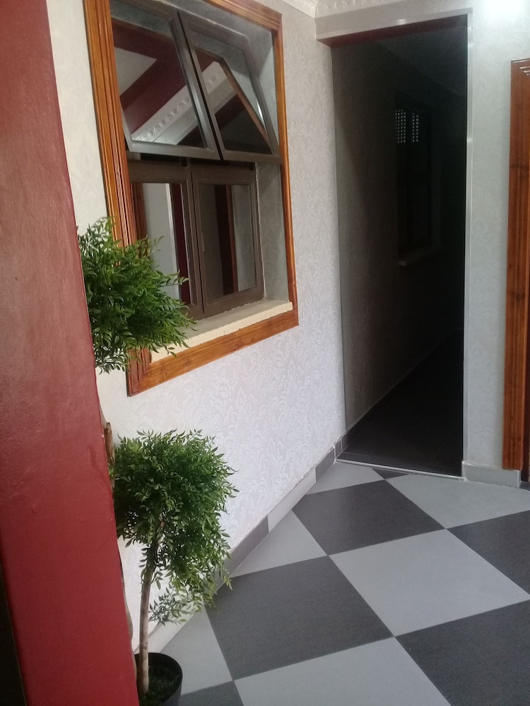 Miraton Eastgate Suites