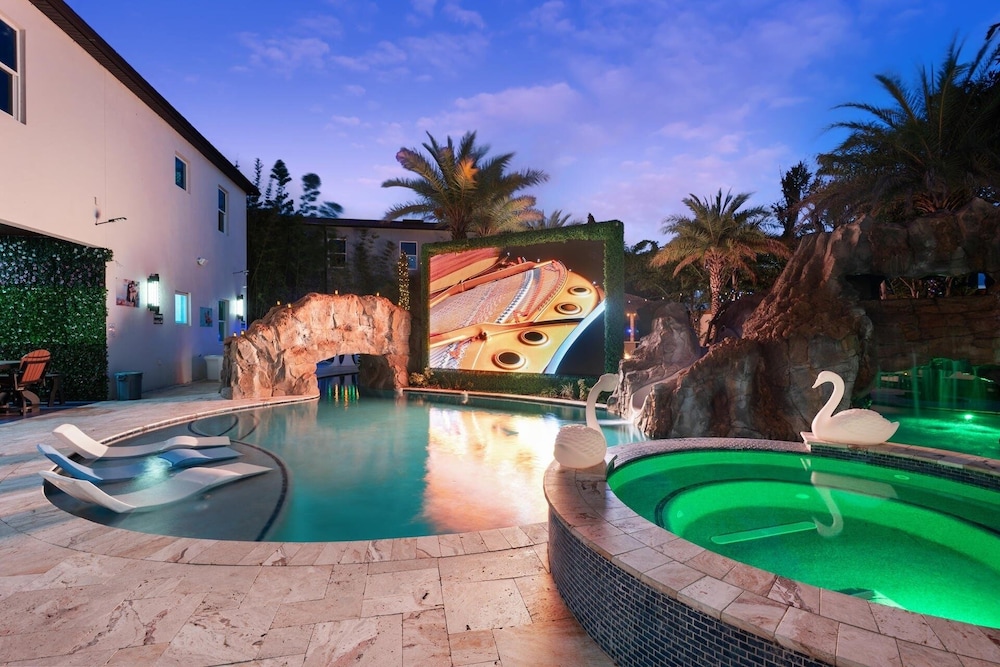 20 Bedroom Hollywood Themed Mansion Private Pool+Lazy River 20 Home