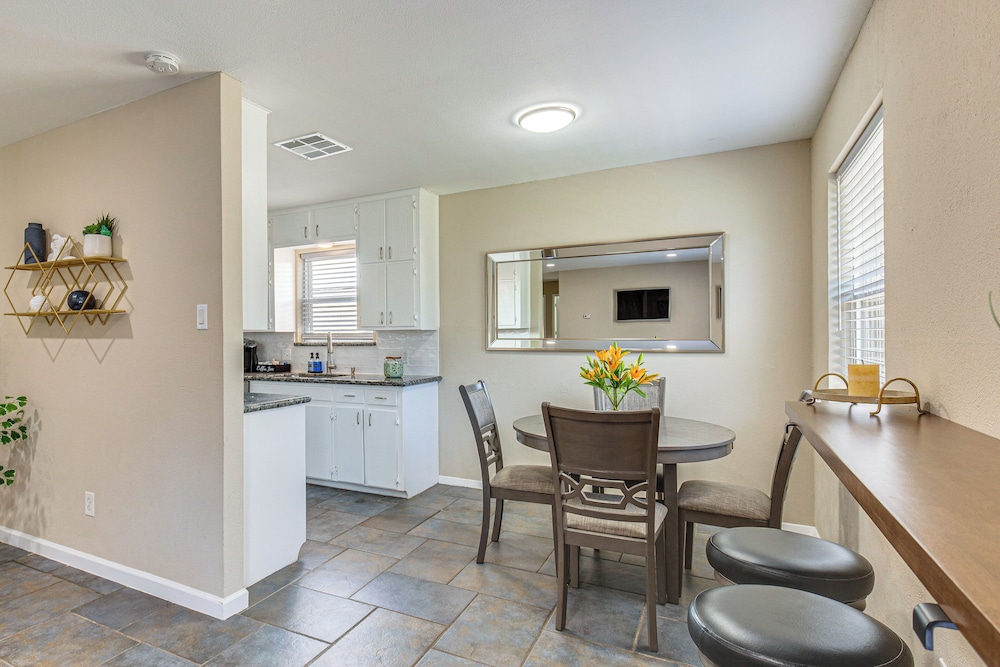 5 Mi to Fort Worth Stockyards: Home w/ Yard!