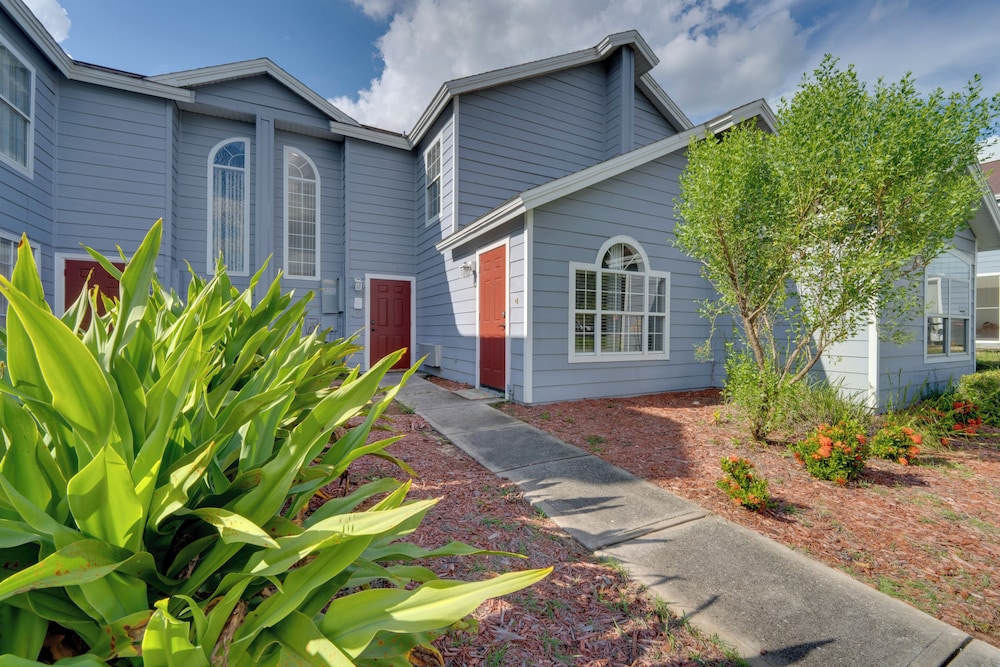 13 Mi to Epcot: Resort Studio w/ Pool Access!