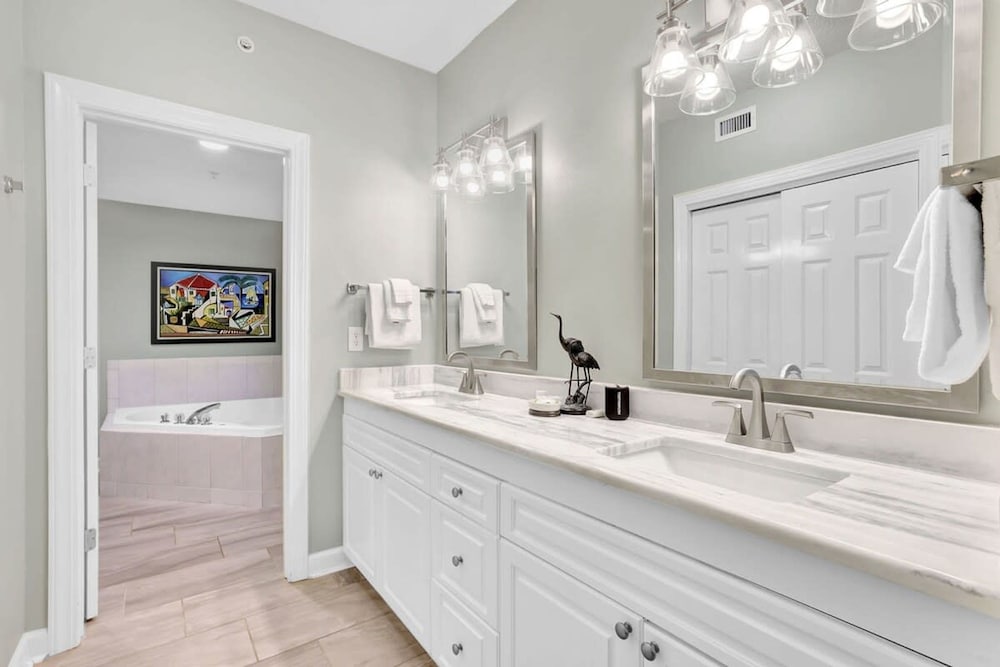 Admirals Quarters 802 Amenities Galore Spacious view 2