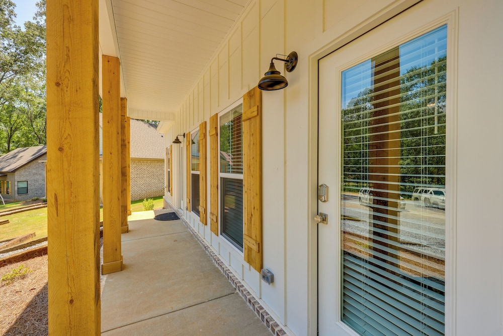 Near 17 Springs Sports Complex: Millbrook Duplex!