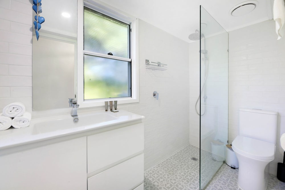 2-bed Beach House in Burleigh Heads Amidst Nature
