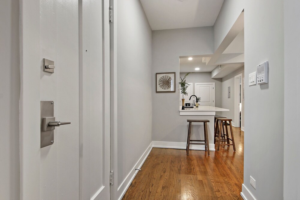 3BR Well-Furnished Apt - Kedzie 3F