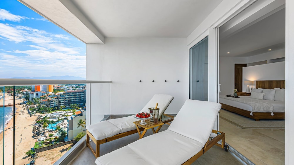 4BR Luxury Penthouse with Ocean Views