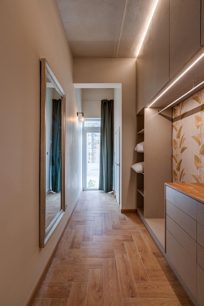 Spacious Apartment With Patio and Workspace