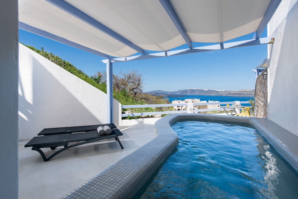Earino Suites & Villas