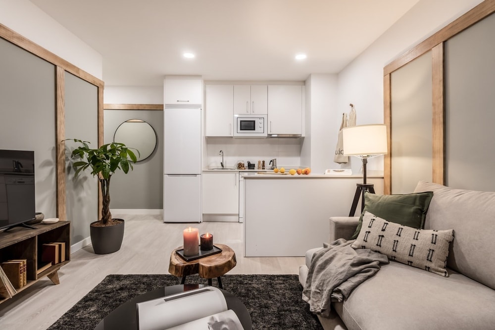 Beraldi - 1 Bedroom and Shared Pool in Trafalgar