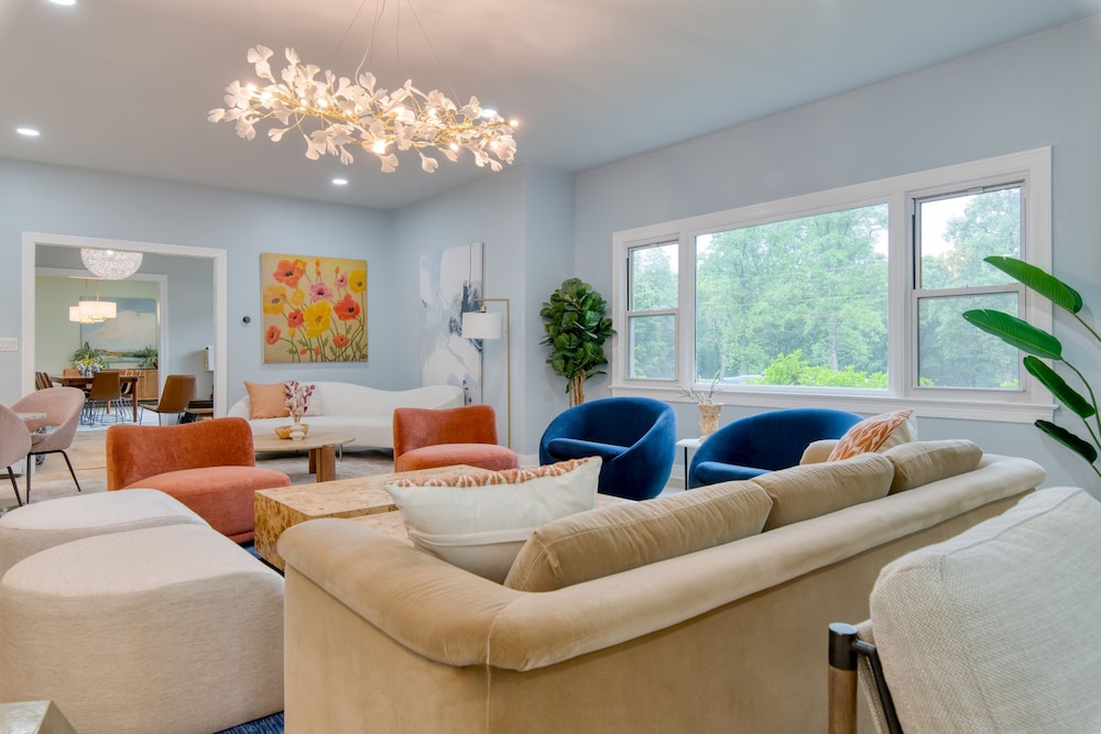 Game Farm Villa by Avantstay 10bdr Private Pond Spa Pool Family-friendly